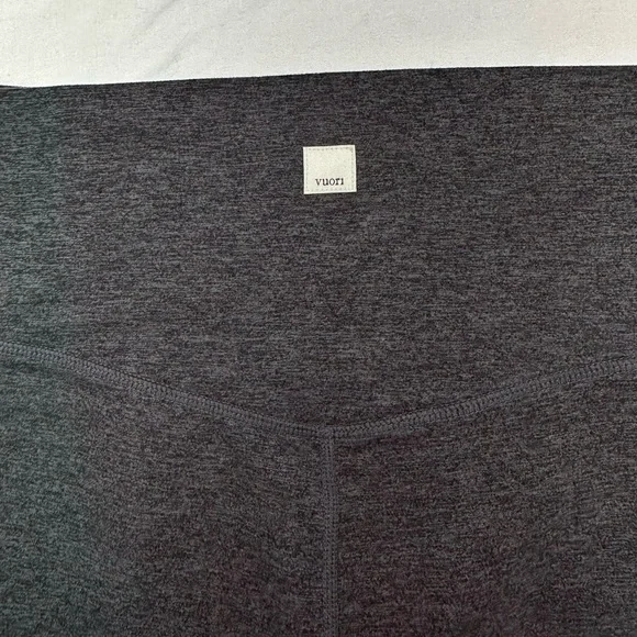 Vuori High Waisted 7/8 Leggings Women's Size L/XL Dark Heather Gray - Picture 8 of 9